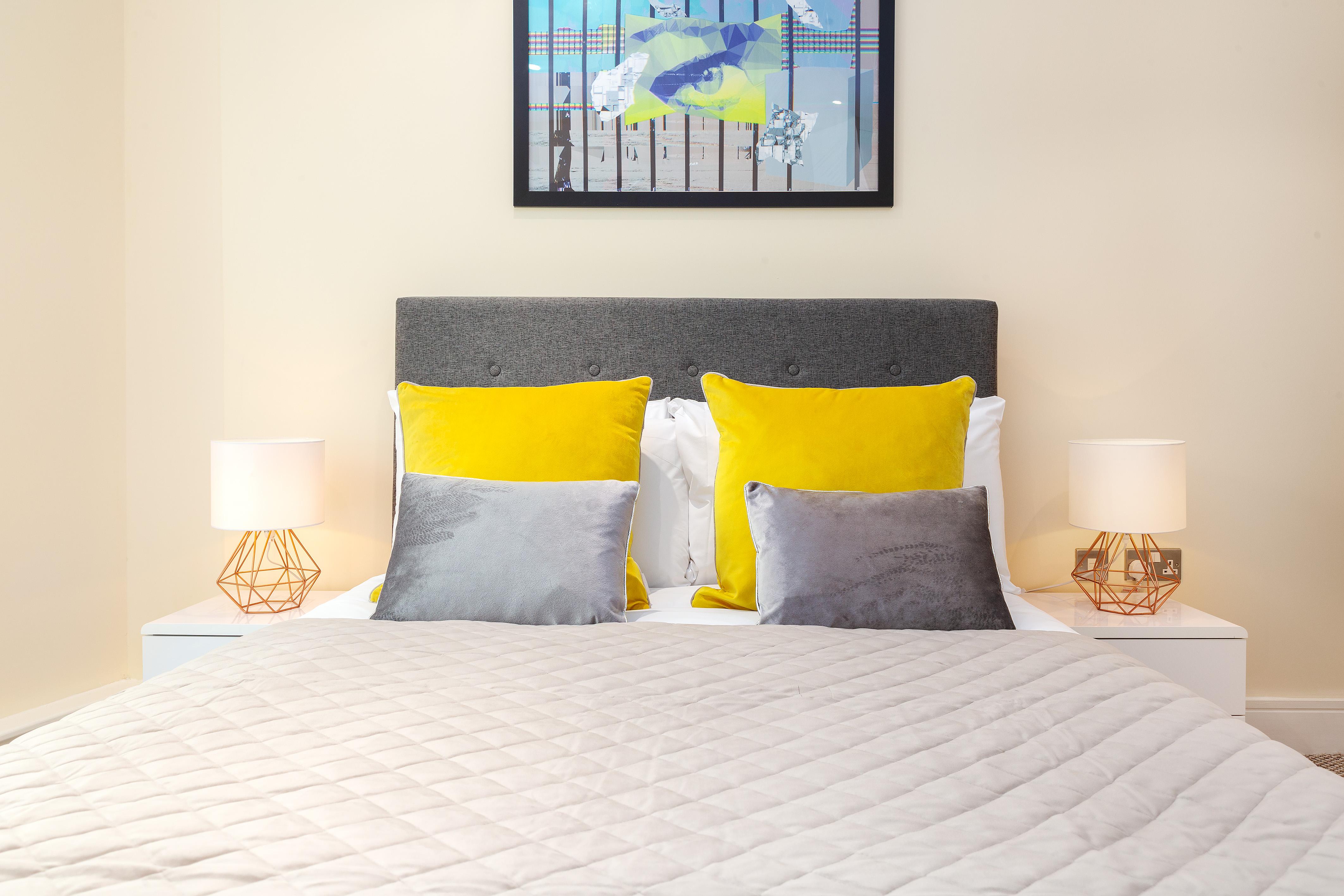 Luxurious Lanterns Court Two-bedrooms Hotel