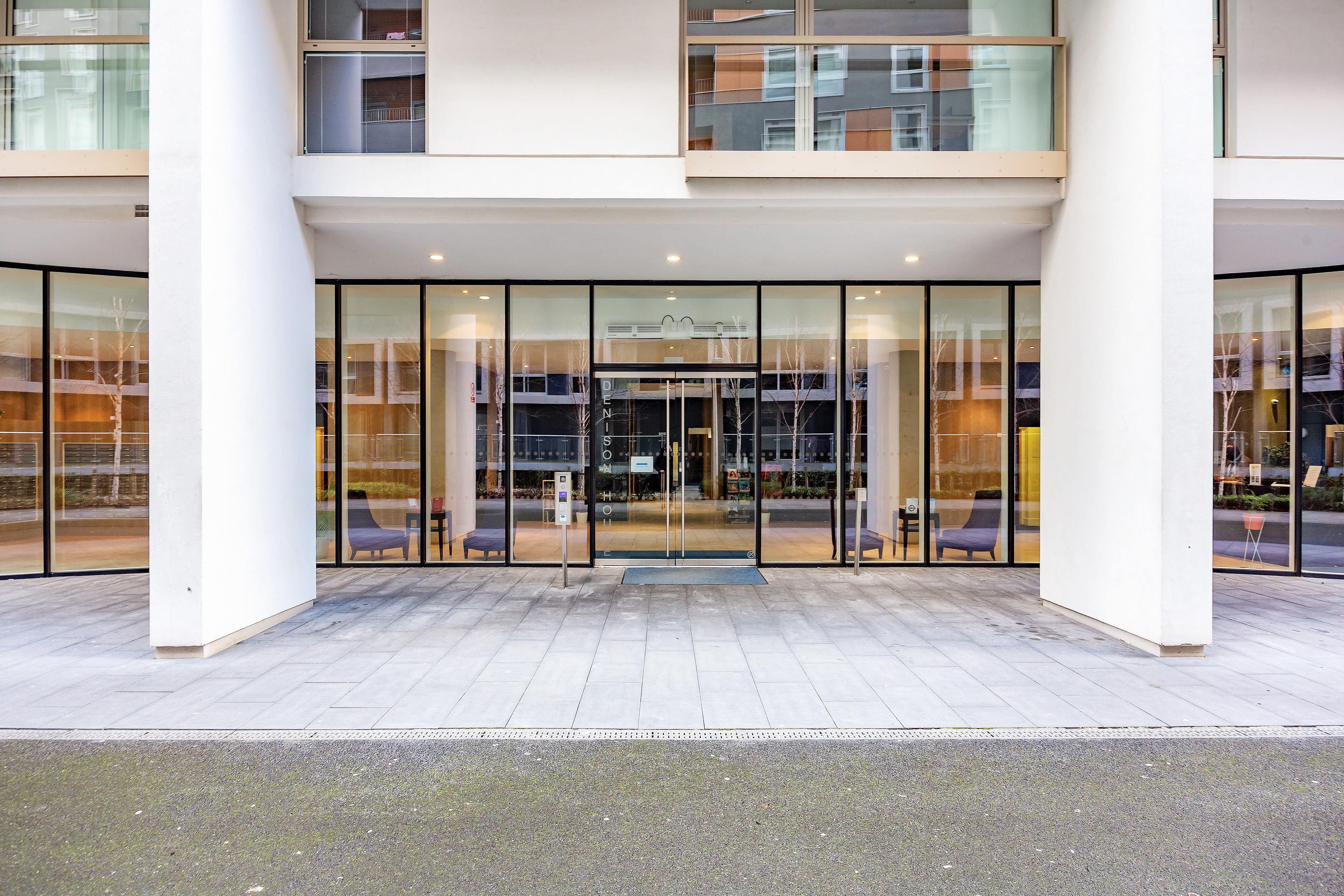 Luxurious Lanterns Court Two-bedrooms *