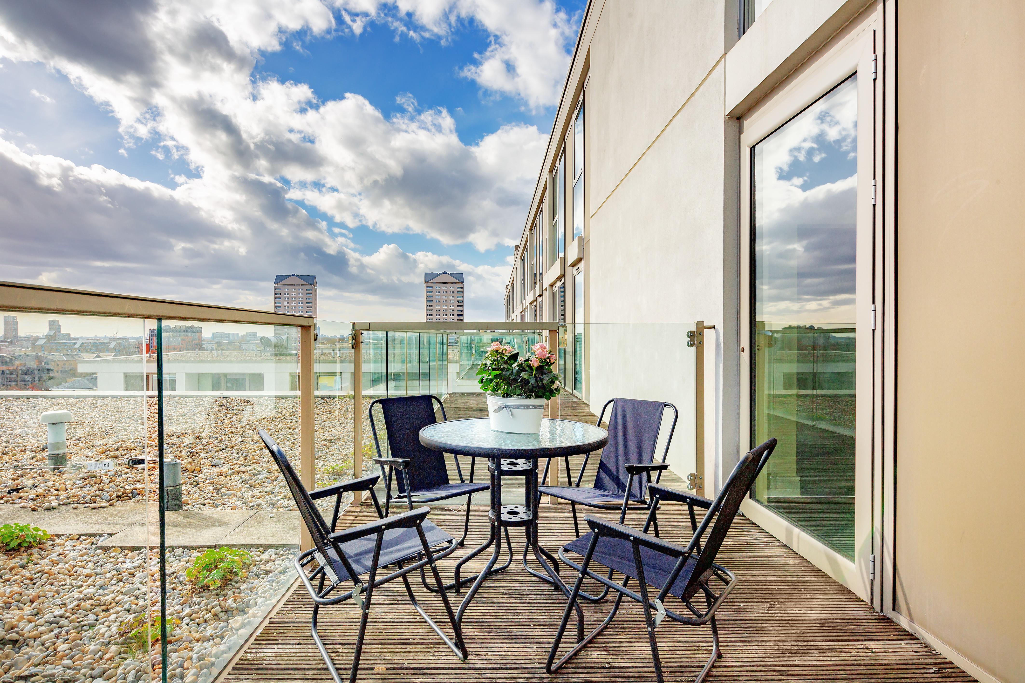 Luxurious Lanterns Court Two-bedrooms *